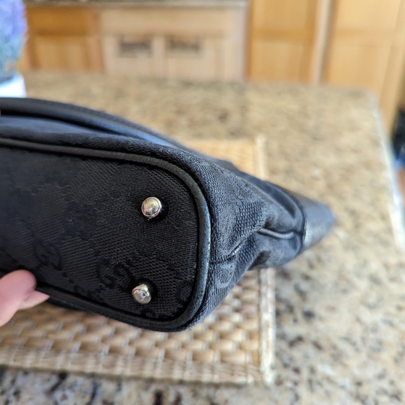 Gucci Bag.  Authentic - Picture 4 of 9